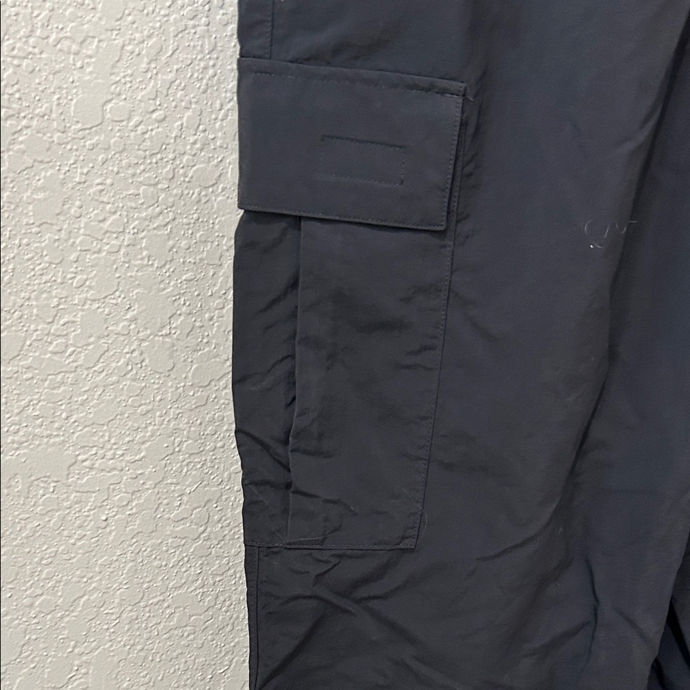 Nike Black Cargo Jogger Pants with Elastic Cuffs - Picture 4 of 9